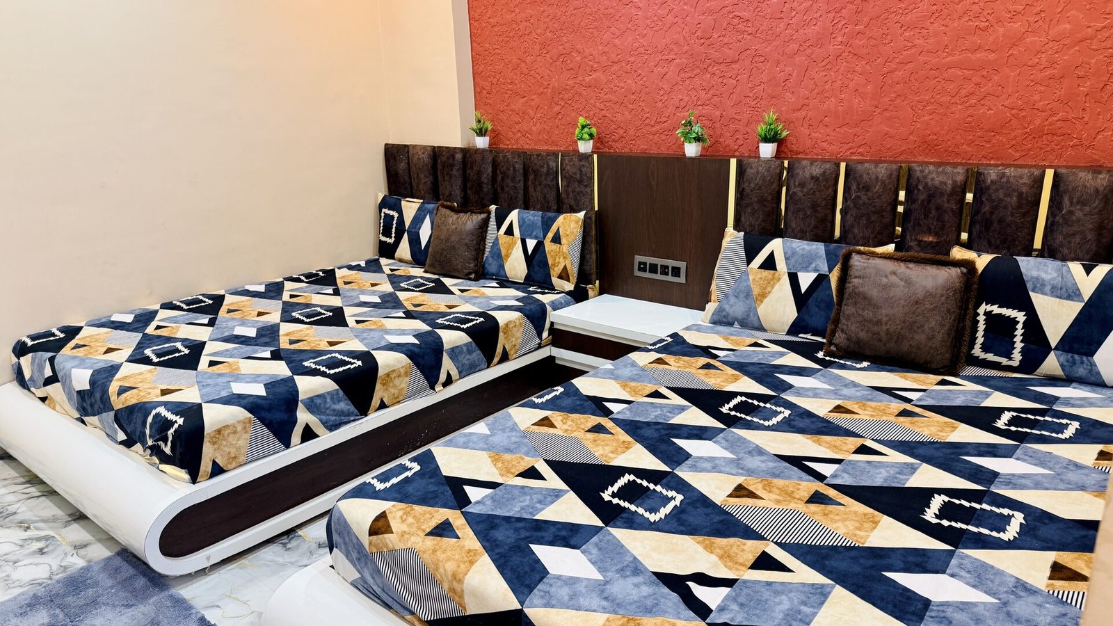 Four Bed Family AC room at Manu Family Guest House